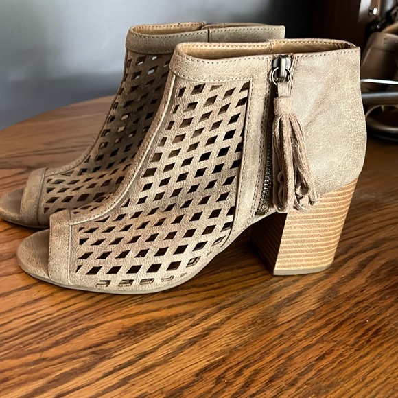 Ladies shoes - Picture 1 of 3